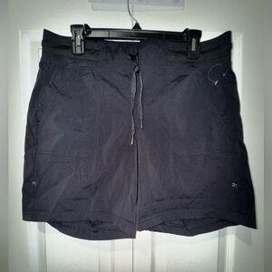 Kyodan Black Activewear shorts. Roll up and snap or leave down. Size L. NWOT
